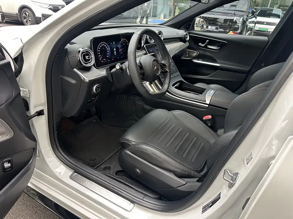 Mercedes-Benz C-Class 2023 — фото 4