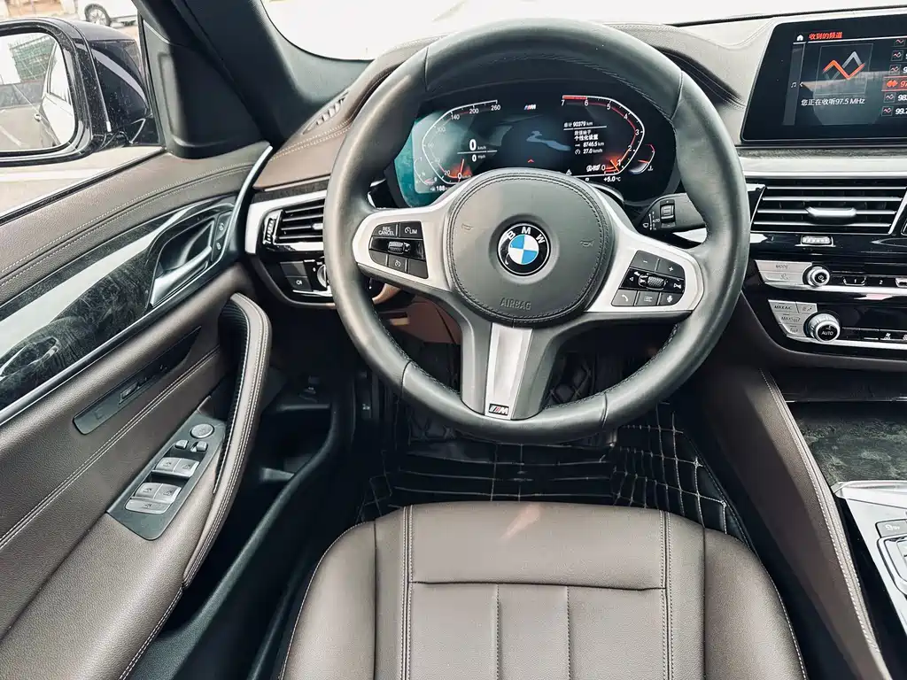 BMW 5 Series 2020 — фото 12