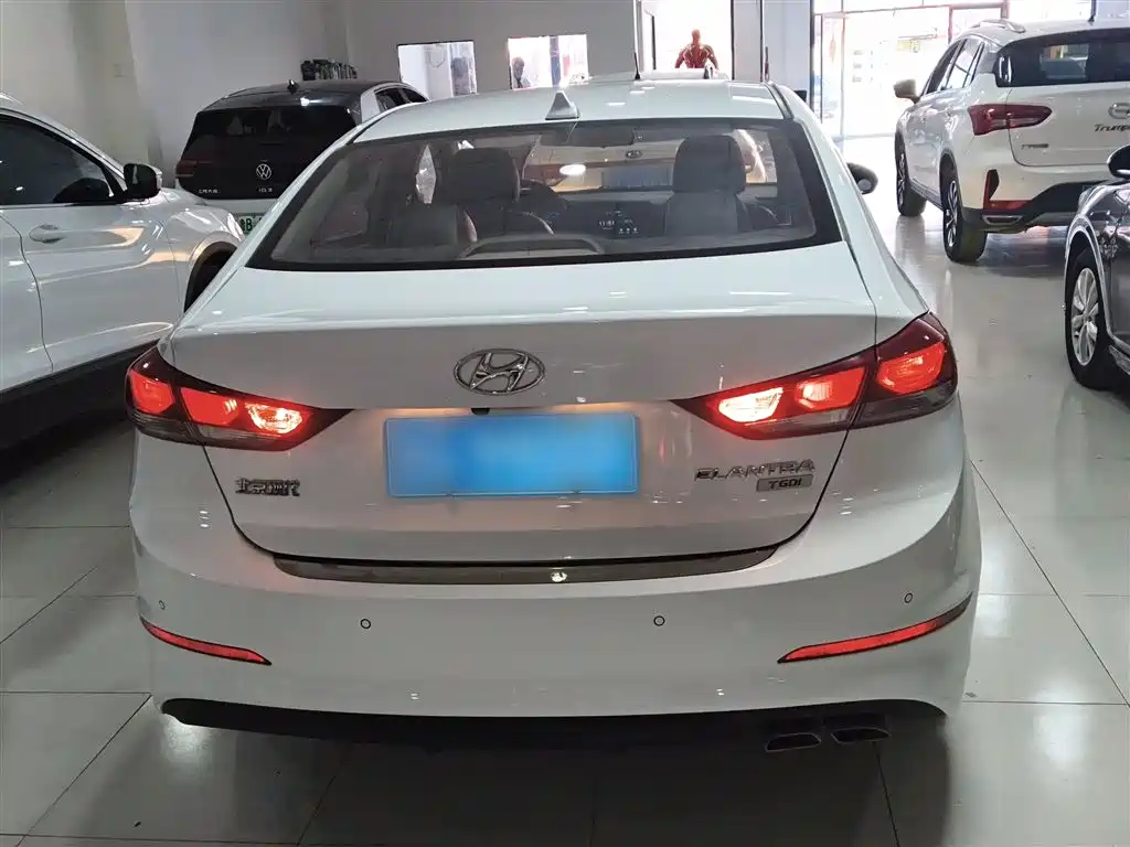 Hyundai Elantra 2019 — фото 3