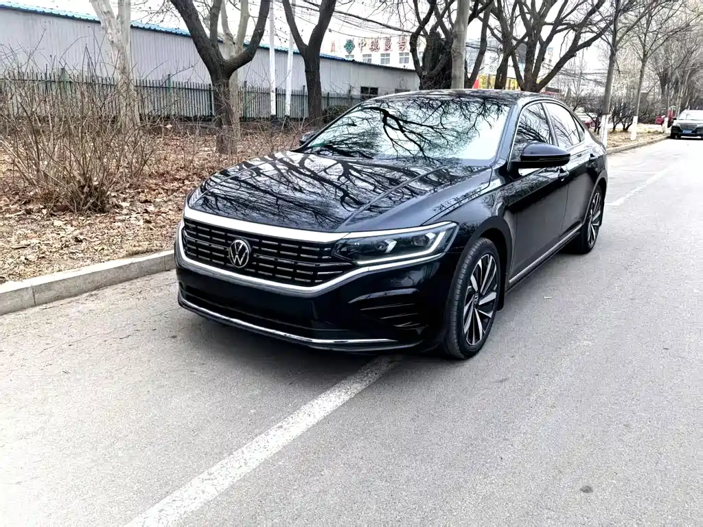 Volkswagen Passat 2022 — фото 1