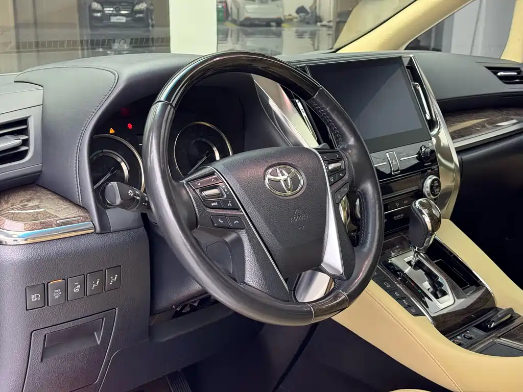 Toyota Alphard 2022