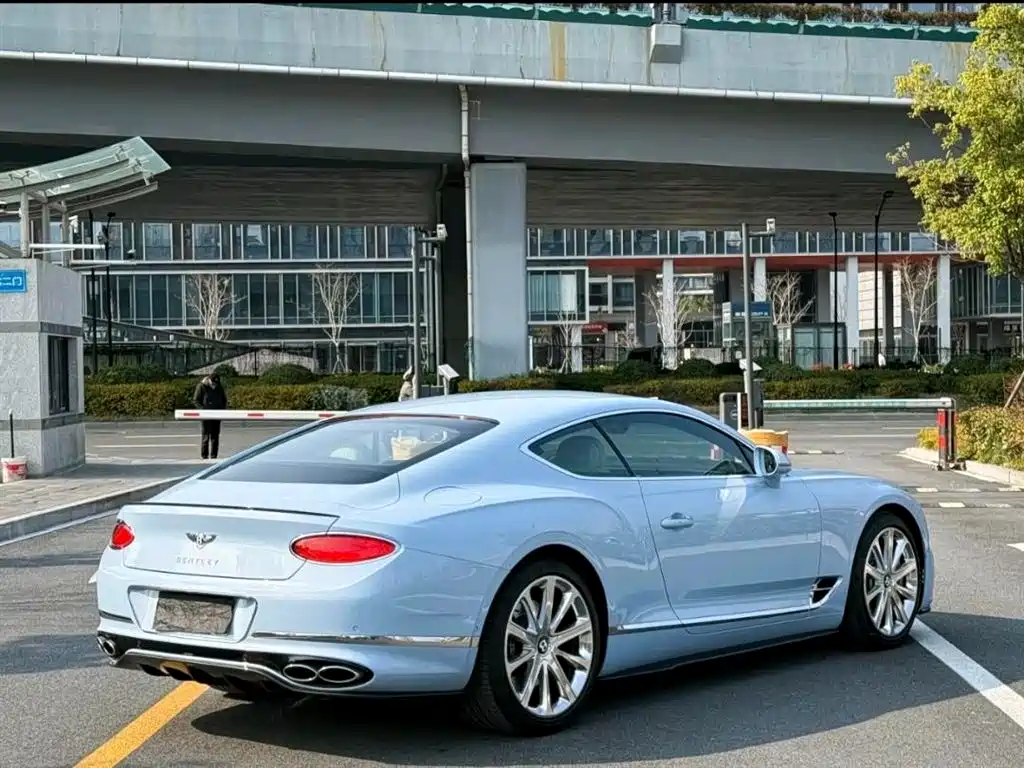 Bentley Continental 2023 — фото 4