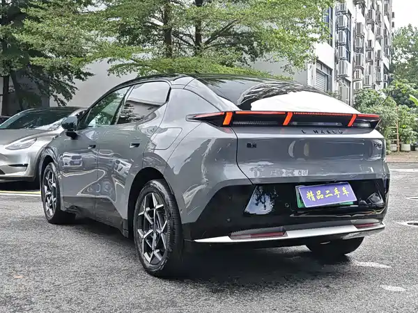 Lynk & Co Z20 2024