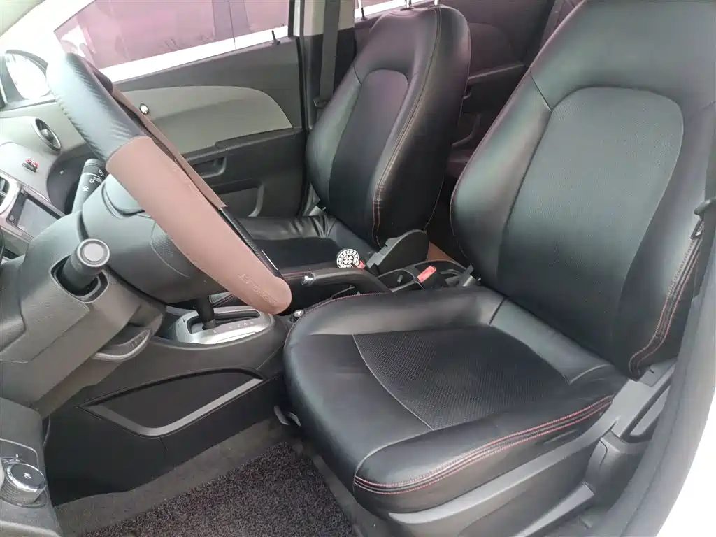 Chevrolet Aveo 2015 — фото 15