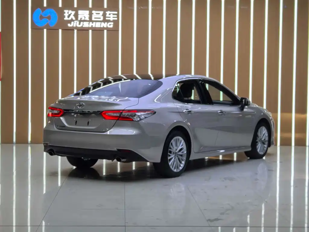 Toyota Camry 2020 — фото 17