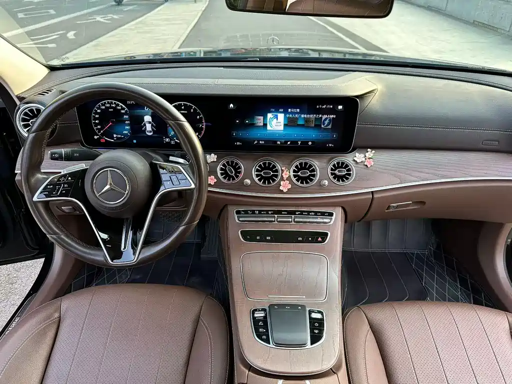 Mercedes-Benz E-Class 2022 — фото 9