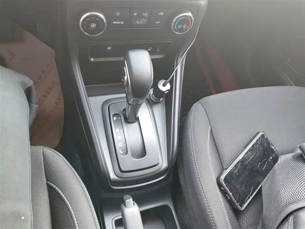 Ford Ecosport 2017 — фото 10