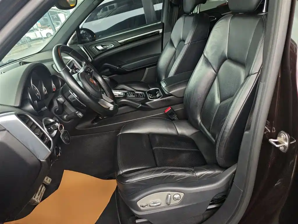 Porsche Cayenne 2017 — фото 15