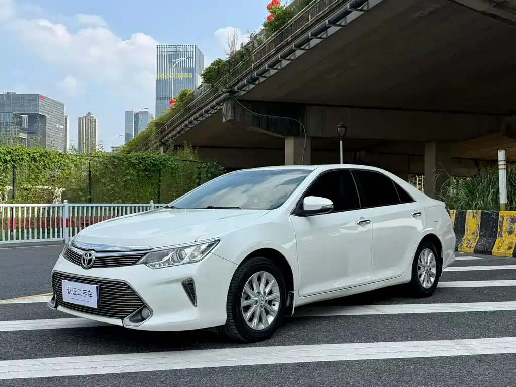 Toyota Camry 2016 — фото 1