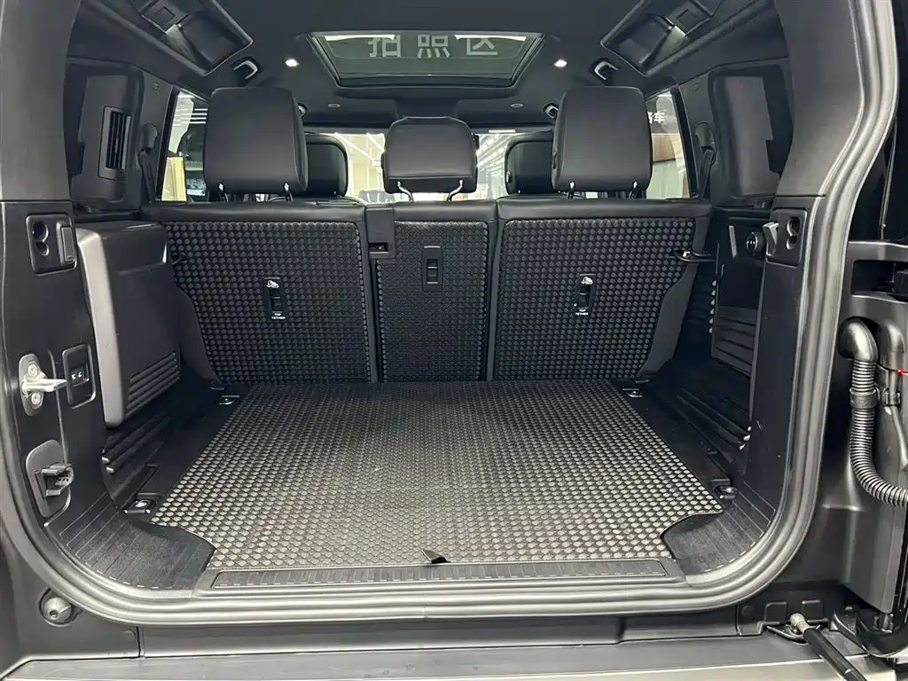 Land Rover Defender 2024 — фото 28