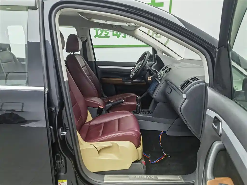 Volkswagen Touran 2015 — фото 23
