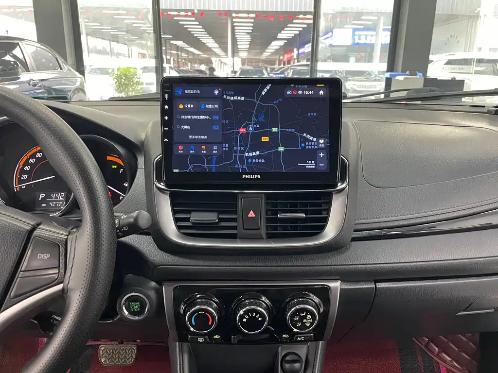 Toyota Yaris L 2022 — фото 10