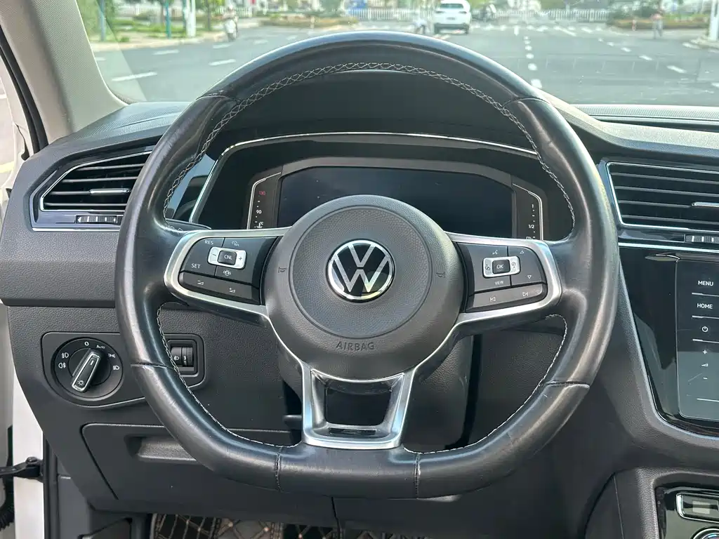 Volkswagen Tiguan L 2021 — фото 12