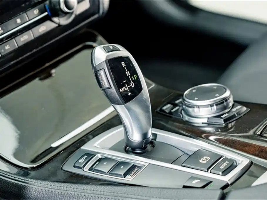 BMW 5 Series 2016 — фото 17