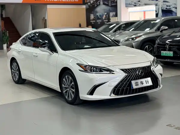 Lexus ES 2022