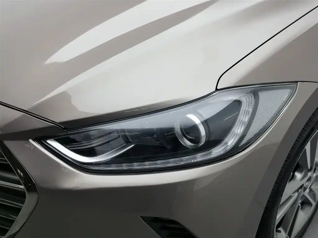Hyundai Elantra 2016 — фото 7