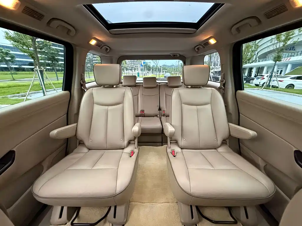 Nissan Quest 2017 — фото 14