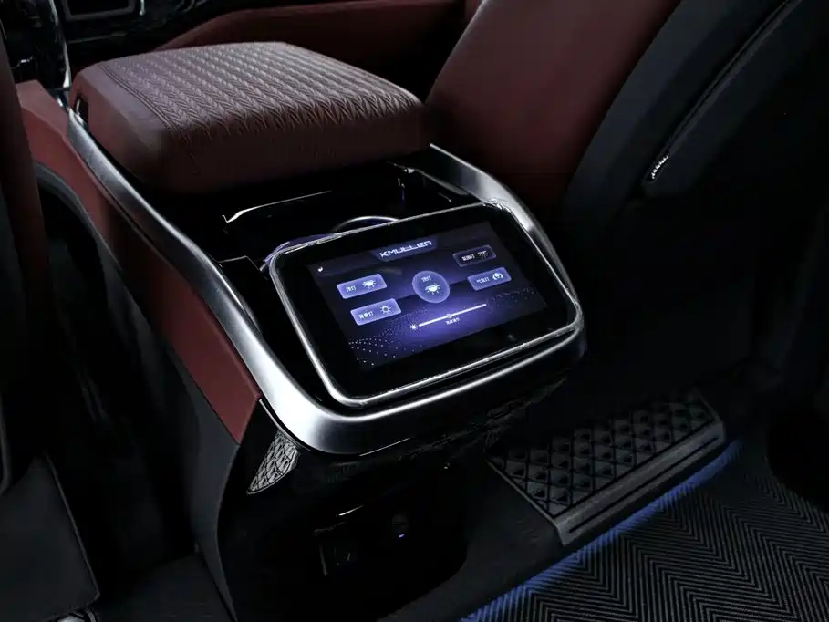 Toyota Hiace 2025 — фото 16