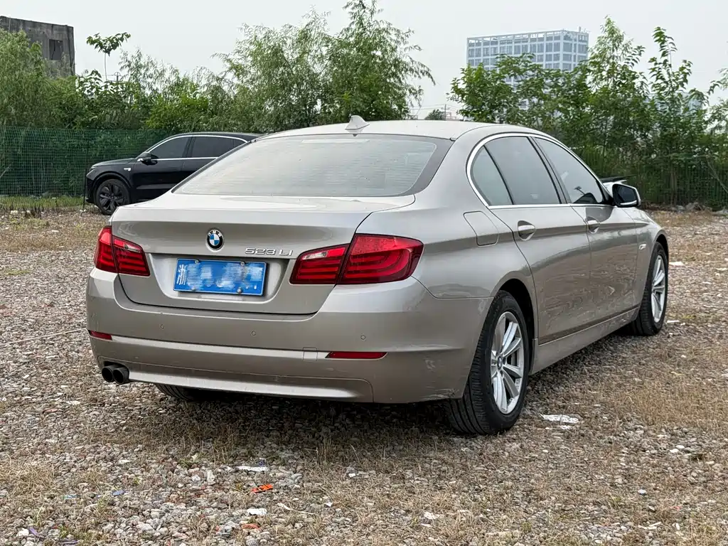 BMW 5 Series 2012 — фото 12