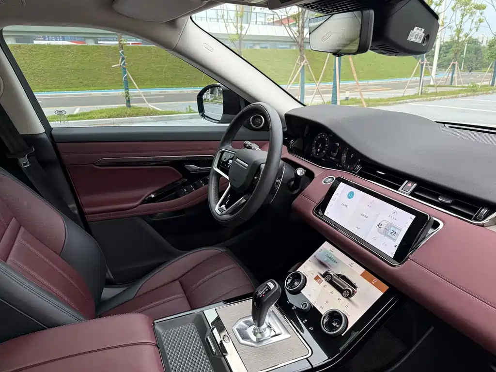Land Rover Evoque 2023 — фото 15