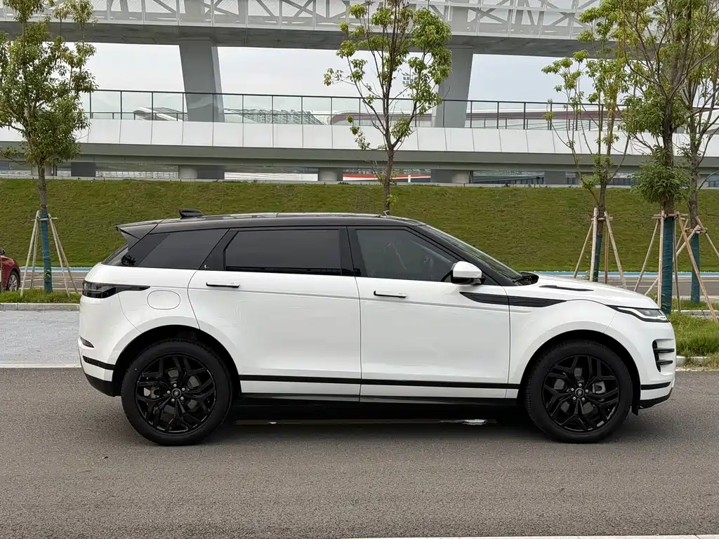 Land Rover Evoque 2023 — фото 8