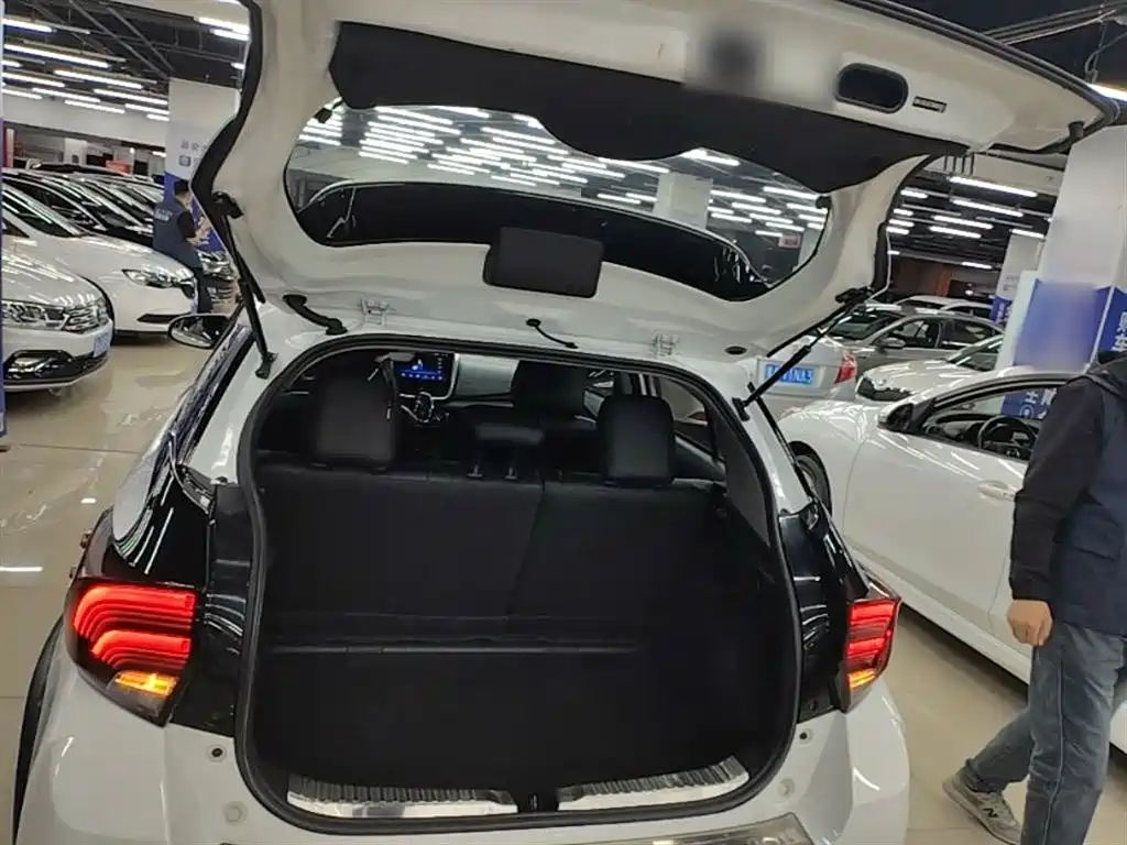 Toyota Yaris L 2021 — фото 19