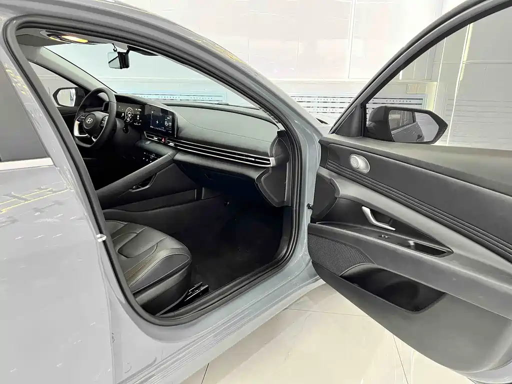Hyundai Elantra 2023 — фото 10