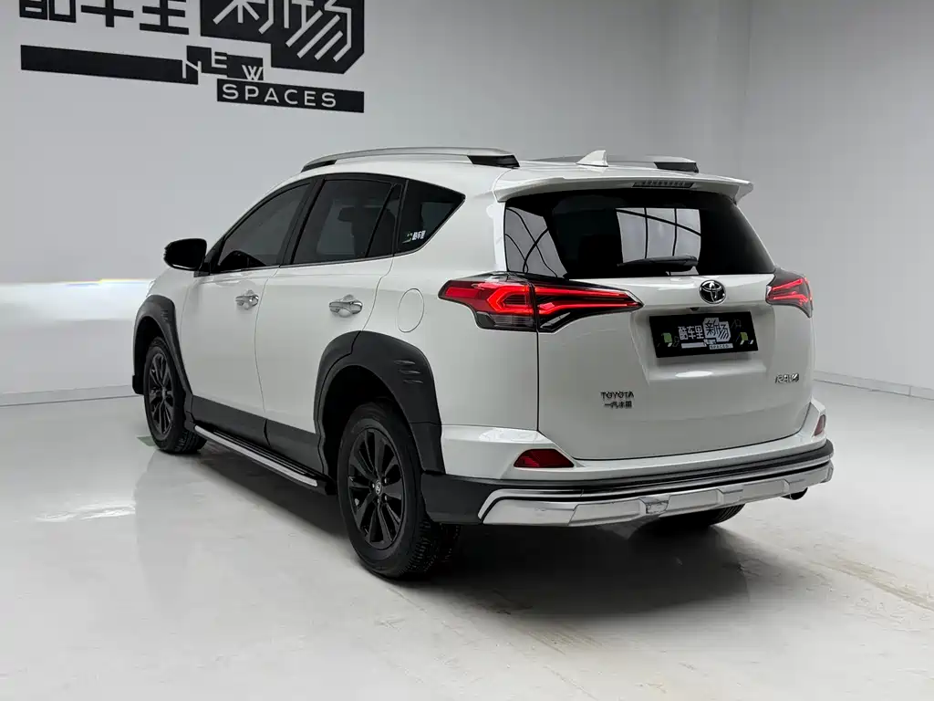 Toyota RAV4 2019 — фото 6
