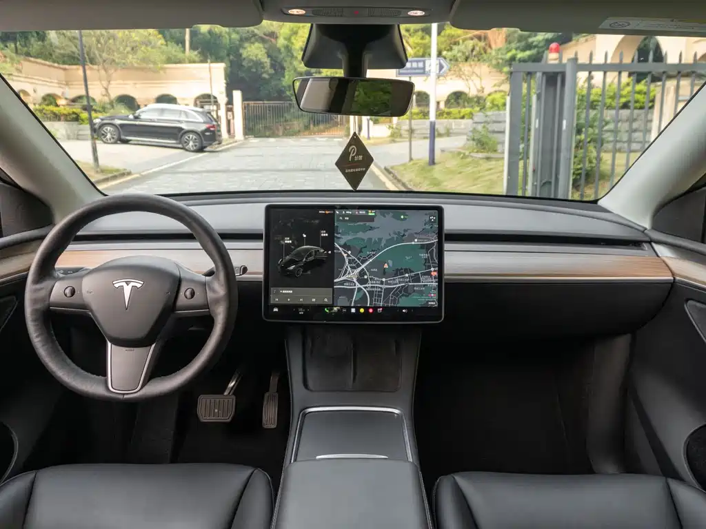 Tesla Model Y 2022 — фото 9