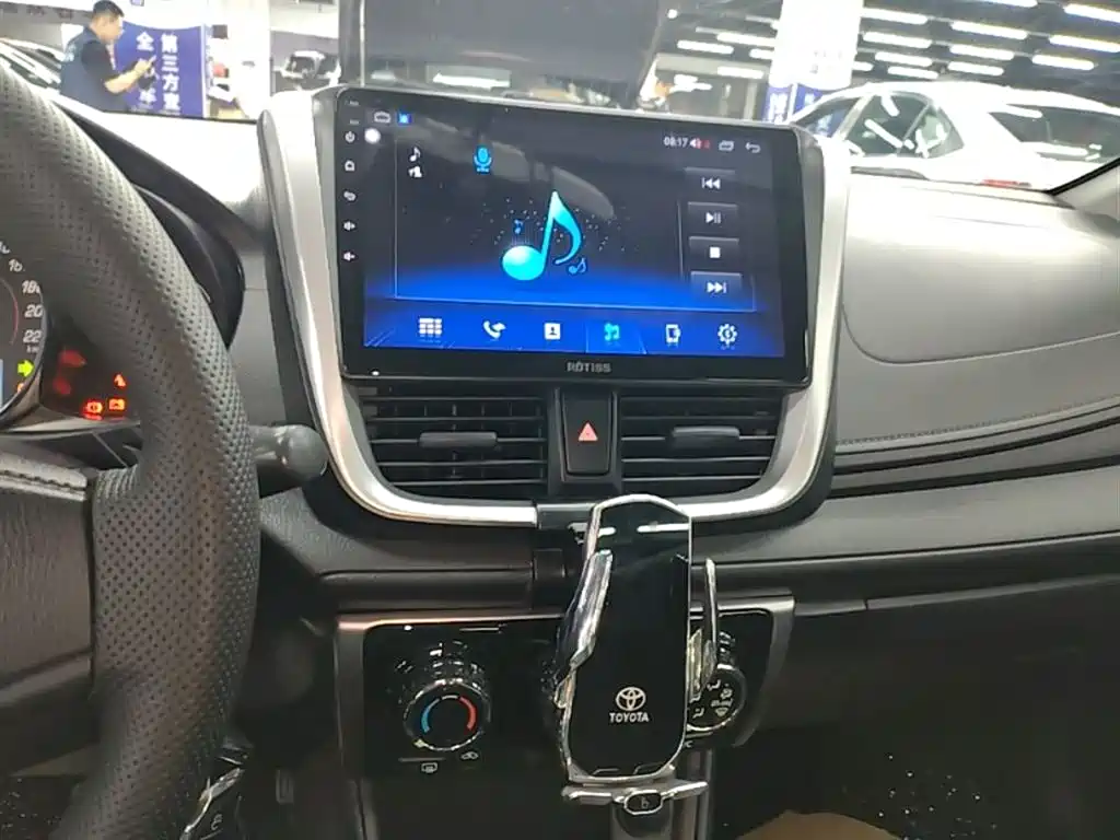 Toyota Yaris L 2021 — фото 13