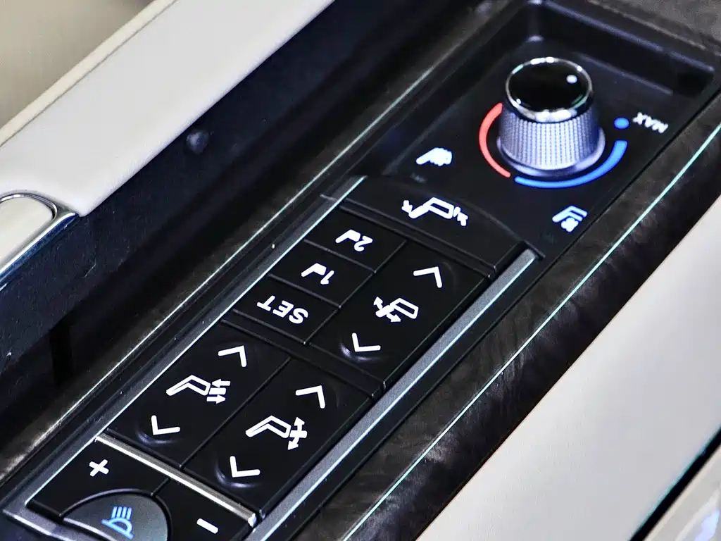 Toyota Vellfire 2021 — фото 19