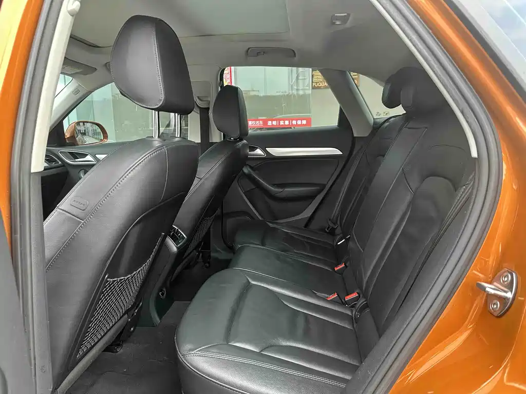 Audi Q3 2015 — фото 11