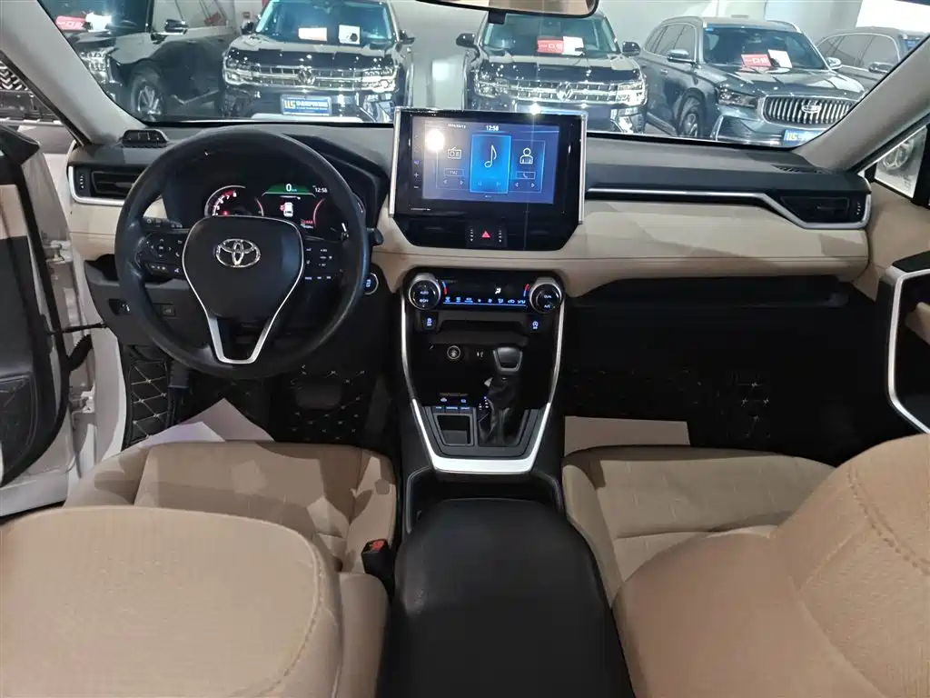 Toyota RAV4 2020 — фото 10