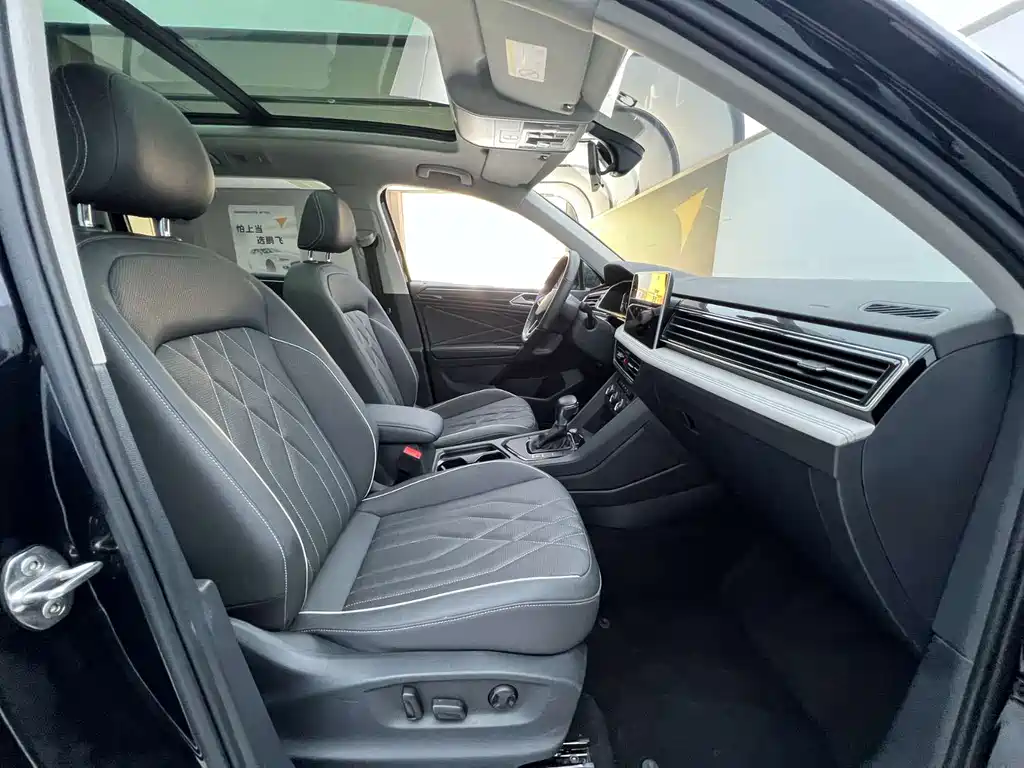 Volkswagen Tiguan L 2023 — фото 7