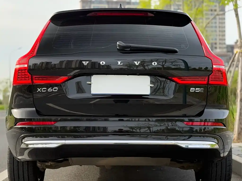 Volvo XC60 2021 — фото 16
