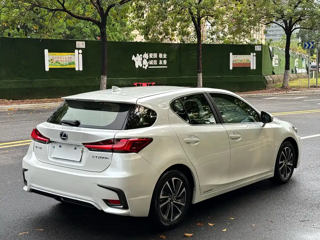 Lexus CT 2018 — фото 28