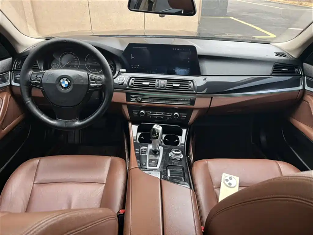 BMW 5 Series 2016 — фото 12