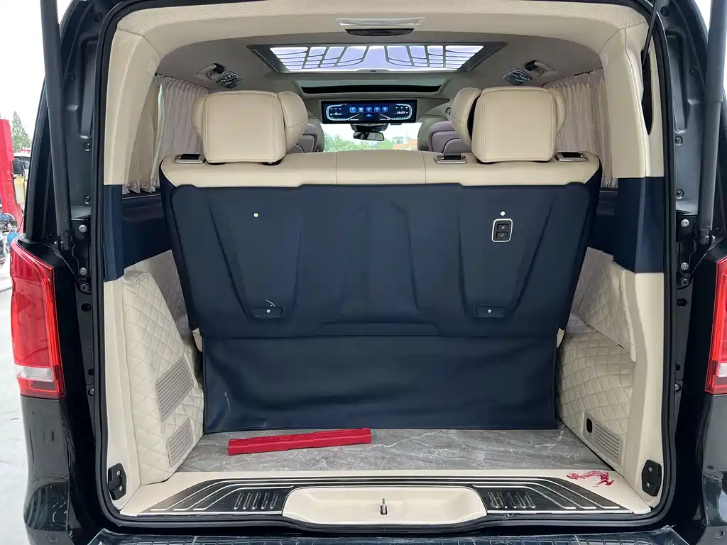 Mercedes-Benz V-Class 2023 — фото 11