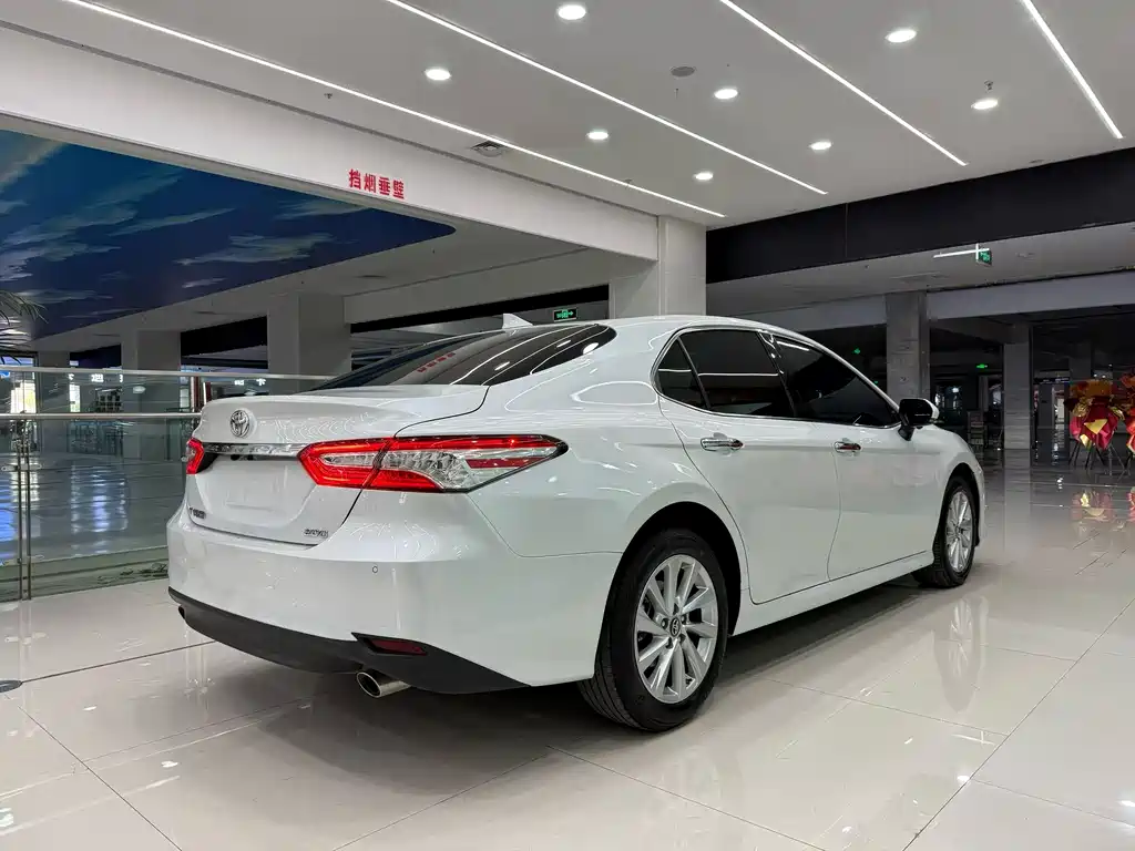 Toyota Camry 2022 — фото 6