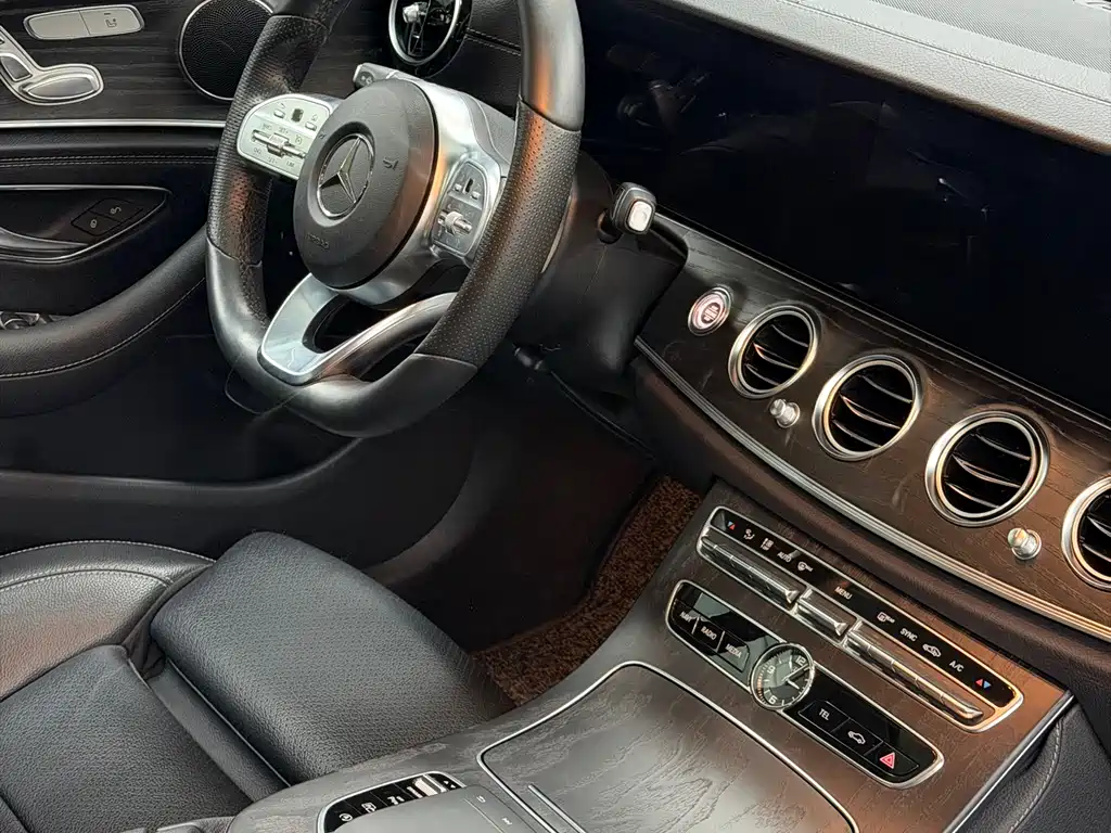Mercedes-Benz E-Class 2019 — фото 18