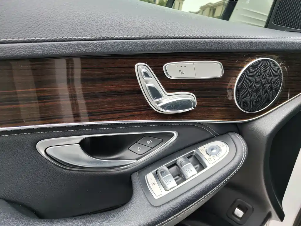 Mercedes-Benz GLC 2018 — фото 19