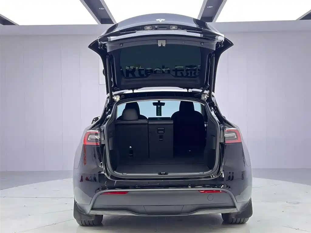 Tesla Model Y 2024 — фото 9