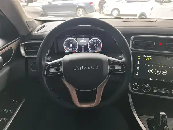Lynk & Co 01 2017