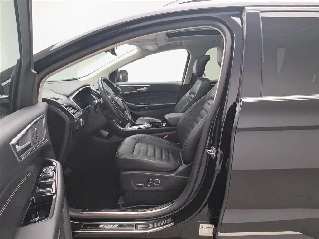 Ford Edge 2019 — фото 10