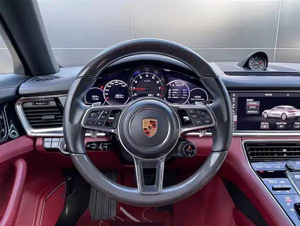 Porsche Panamera 2021