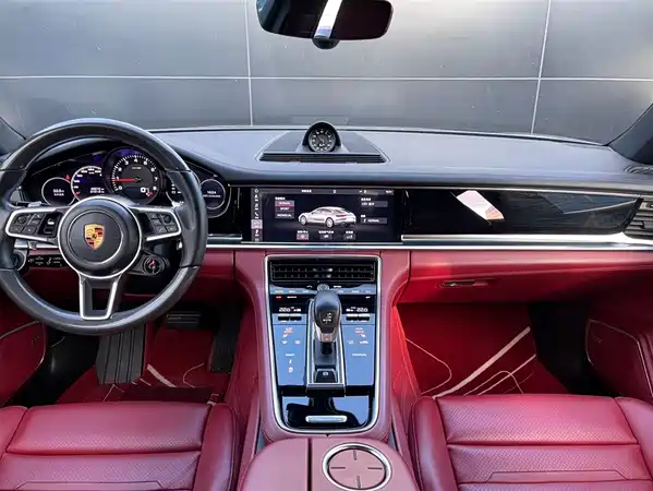 Porsche Panamera 2021