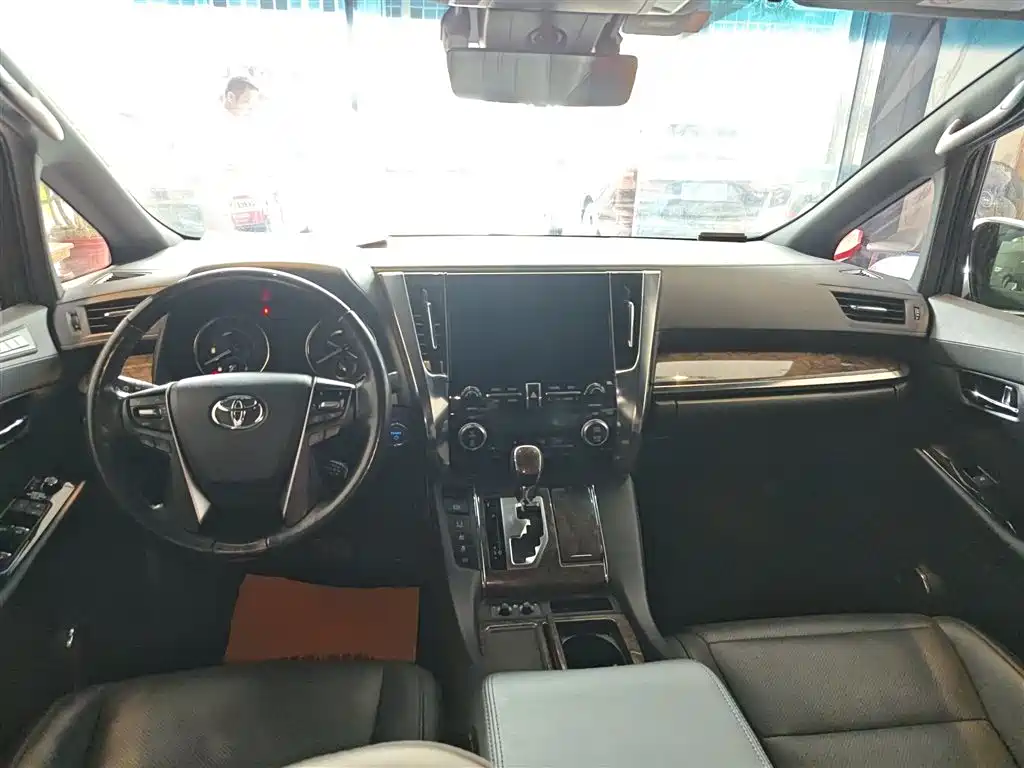 Toyota Vellfire 2020 — фото 10