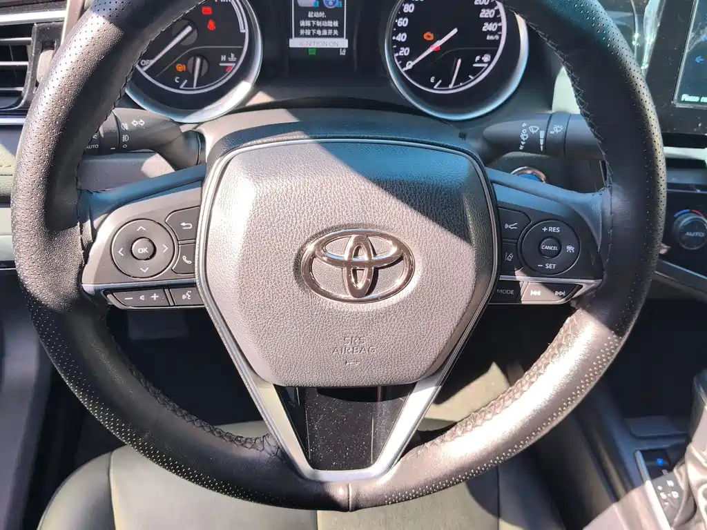 Toyota Camry 2023 — фото 7