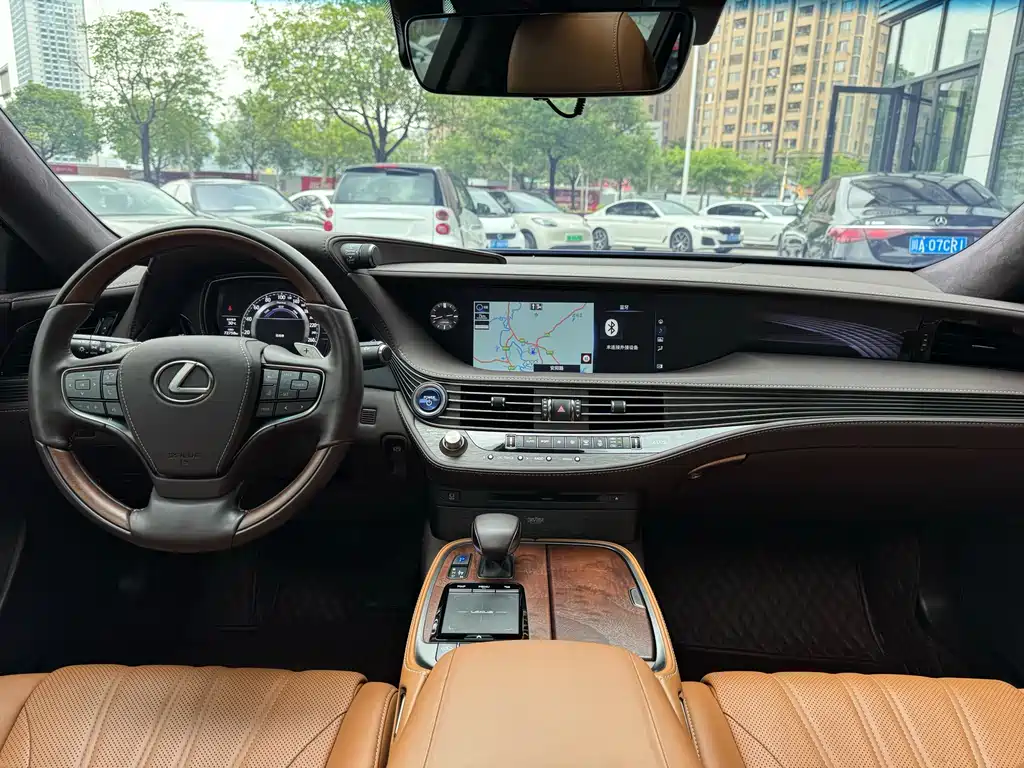 Lexus LS 2019 — фото 17