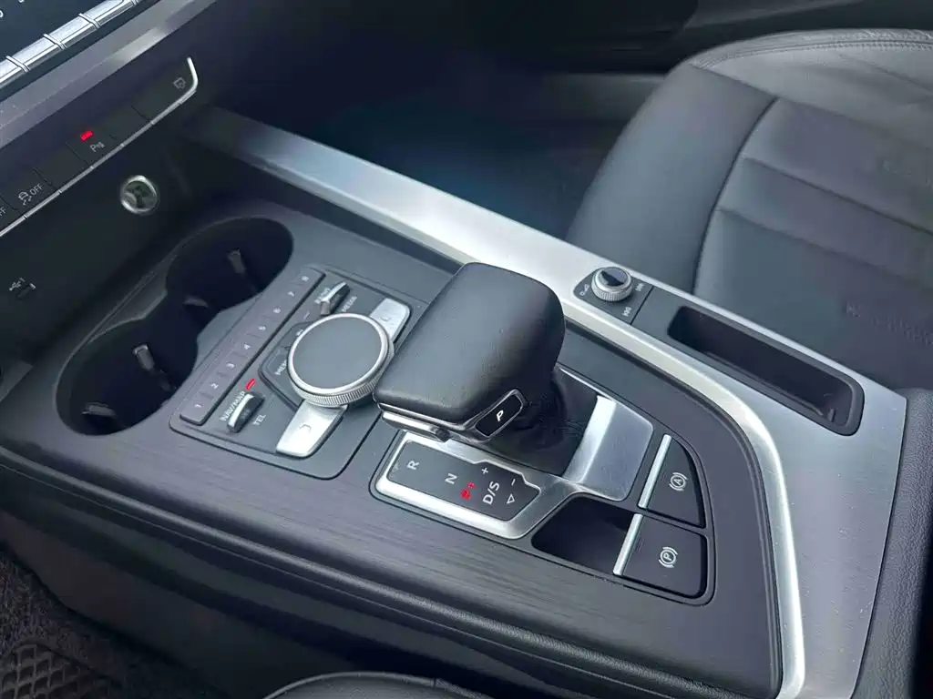 Audi A4L 2018 — фото 13